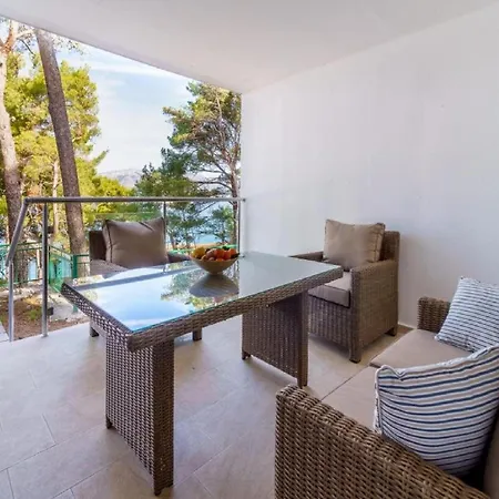 - Comfort One Bedroom E5 *
