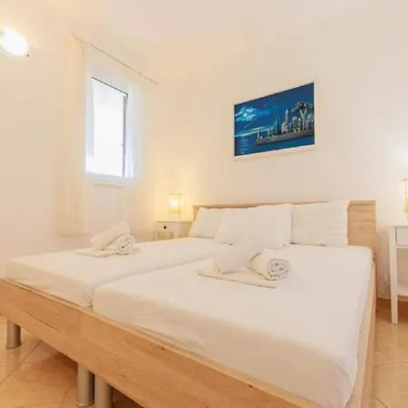 - Comfort One Bedroom E5
