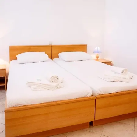 - Comfort One Bedroom E5 Lumbarda